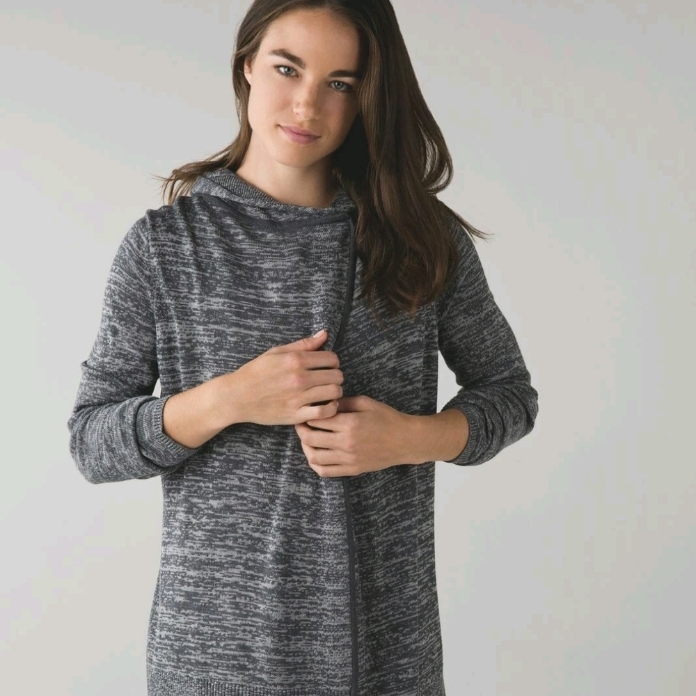 Lululemon Peace Of Mind Wrap

Heathered Dark Slate / Silver Spoon